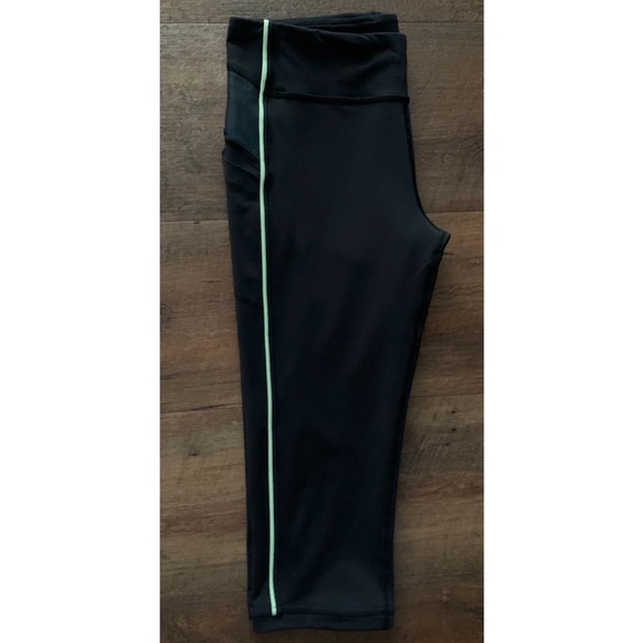 SOLD Ivivva Race To The Finish Line Crops Size 14 - Picture 4 of 13